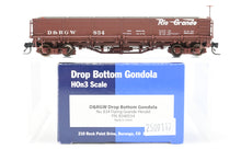 Load image into Gallery viewer, HOn3 Blackstone Models D&RGW - Denver & Rio Grande Western Drop Bottom Gondola Flying Grande Herald No. 834