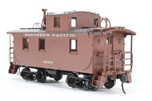 Load image into Gallery viewer, HO Brass W&R Enterprises NP - Northern Pacific 24' Wood Caboose 1600 Series Pro-Painted No. 1620