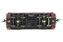 Load image into Gallery viewer, HO Brass W&R Enterprises NP - Northern Pacific 24' Wood Caboose 1600 Series Pro-Painted No. 1620