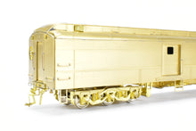 Load image into Gallery viewer, HO Brass Cascade Models GN - Great Northern Baggage Modernized w/Round Ends Steel Doors #475-486
