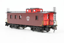 Load image into Gallery viewer, HO Brass Railworks B&M - Boston & Maine Wood Caboose w/Wide Monitor Factory Painted