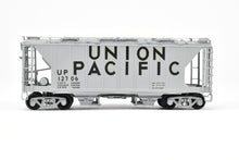 Load image into Gallery viewer, HO Brass Pecos River Brass UP - Union Pacific ACF 34' Covered Hopper Closed Sides/Square Hatches CP #12706
