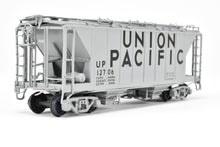 Load image into Gallery viewer, HO Brass Pecos River Brass UP - Union Pacific ACF 34' Covered Hopper Closed Sides/Square Hatches CP #12706