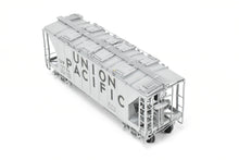 Load image into Gallery viewer, HO Brass Pecos River Brass UP - Union Pacific ACF 34' Covered Hopper Closed Sides/Square Hatches CP #12706