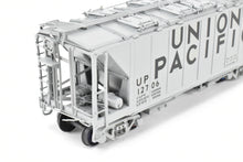 Load image into Gallery viewer, HO Brass Pecos River Brass UP - Union Pacific ACF 34' Covered Hopper Closed Sides/Square Hatches CP #12706