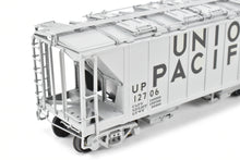 Load image into Gallery viewer, HO Brass Pecos River Brass UP - Union Pacific ACF 34' Covered Hopper Closed Sides/Square Hatches CP #12706