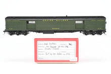 Load image into Gallery viewer, HO Brass Oriental Limited GN - Great Northern HW Baggage #413 Custom Painted REBOXX