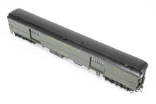 Load image into Gallery viewer, HO Brass Oriental Limited GN - Great Northern HW Baggage #413 Custom Painted REBOXX