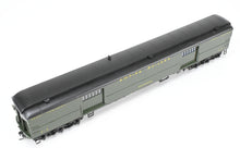 Load image into Gallery viewer, HO Brass Oriental Limited GN - Great Northern HW Baggage #413 Custom Painted REBOXX