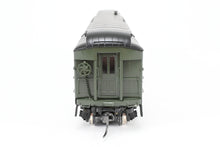 Load image into Gallery viewer, HO Brass Oriental Limited GN - Great Northern HW Baggage #413 Custom Painted REBOXX