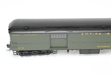 Load image into Gallery viewer, HO Brass Oriental Limited GN - Great Northern HW Baggage #413 Custom Painted REBOXX