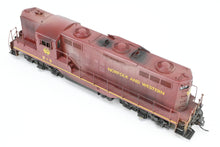 Load image into Gallery viewer, HO Brass Oriental Limited N&W – Norfolk & Western EMD GP9 1750 HP Late Version w/48" Fans and Dynamic Brakes CP
