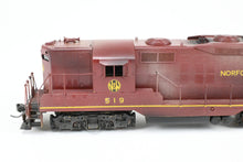 Load image into Gallery viewer, HO Brass Oriental Limited N&W – Norfolk & Western EMD GP9 1750 HP Late Version w/48" Fans and Dynamic Brakes CP