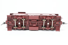 Load image into Gallery viewer, HO Brass DVP - Division Point AT&SF - Santa Fe Peaked Roof Caboose With Antenna FP #506