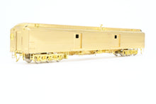 Load image into Gallery viewer, HO Brass Cascade Models GN - Great Northern Baggage Modernized w/Round Ends Steel Doors #475-486