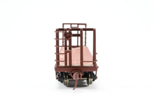 Load image into Gallery viewer, HO Brass U.S. Hobbies Various Roads Bulkhead Beveled Floor Pulpwood Flatcar Custom Painted NO BOX