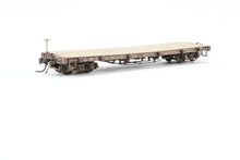Load image into Gallery viewer, HOn3 Blackstone Models D&RGW - Denver & Rio Grande Western 30’ Flat Car Weathered No. 6013 Weathered