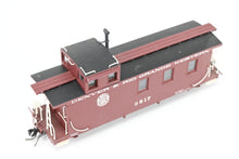 Load image into Gallery viewer, HOn3 Blackstone Models D&RGW - Denver & Rio Grande Western Long Caboose Moffat Tunnel Herald No. 0517