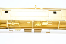 Load image into Gallery viewer, HO Brass Cascade Models GN - Great Northern Baggage Modernized w/Round Ends Steel Doors #475-486