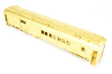 Load image into Gallery viewer, O Brass Oriental Limited GN - Great Northern HW Combine/Caboose 557-586