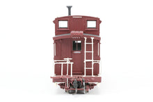 Load image into Gallery viewer, HOn3 Blackstone Models D&RGW - Denver & Rio Grande Western Long Caboose Moffat Tunnel Herald No. 0517