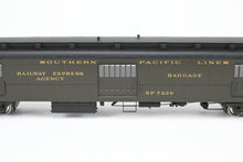Load image into Gallery viewer, HO NEW Brass TCY - The Coach Yard SP - Southern Pacific HW Horse-Baggage Class 70-BH-3 FP #7226