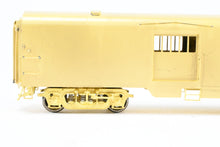 Load image into Gallery viewer, HO Brass A. W. Enterprises GN - Great Northern Streamlined Baggage Car #268-269 (End Door Version)