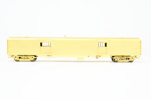 Load image into Gallery viewer, HO Brass A. W. Enterprises GN - Great Northern Streamlined Baggage Car #266-267