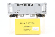 Load image into Gallery viewer, HO Brass Sunset Models or ACF Models SSW- Cotton Belt AC&F 70-Ton Covered Hopper CP Grey w/Cotton Belt #57567 (one side only)