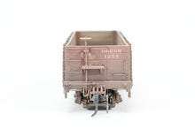 Load image into Gallery viewer, HOn3 Blackstone Models D&RGW - Denver & Rio Grande Western High Side Gondola Flying Grande Herald No. 1258, Weathered