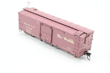 Load image into Gallery viewer, HOn3 Blackstone Models D&RGW - Denver & Rio Grande Western 30' Box Car Flying Grande Herald No. 3425