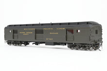 Load image into Gallery viewer, HO NEW Brass TCY - The Coach Yard SP - Southern Pacific HW Horse-Baggage Class 70-BH-3 FP SP Dark Olive No. 7227