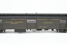 Load image into Gallery viewer, HO NEW Brass TCY - The Coach Yard SP - Southern Pacific HW Horse-Baggage Class 70-BH-3 FP SP Dark Olive No. 7227