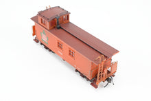 Load image into Gallery viewer, HO TrueLine Trains CV – Central Vermont Wood Offset Cupola Caboose Factory Finished No. 4001 w/ Light Weathering REBOXX