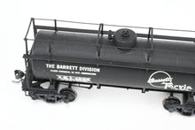 Load image into Gallery viewer, HO Brass NWSL - Northwest Short Line Various Roads Logging Tank Car C/P Barrett Tarvia