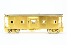 Load image into Gallery viewer, HO Brass CON OMI - Overland Models, Inc. SOU - Southern Railway Steel Bay Window Caboose W/Round Roof No. X2882 W/Vertical Brake