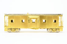 Load image into Gallery viewer, HO Brass CON OMI - Overland Models, Inc. SOU - Southern Railway Steel Bay Window Caboose W/Round Roof No. X2882 W/Vertical Brake