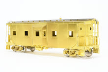 Load image into Gallery viewer, HO Brass CON OMI - Overland Models, Inc. SOU - Southern Railway Steel Bay Window Caboose W/Round Roof No. X2882 W/Vertical Brake