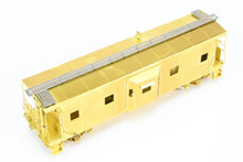 Load image into Gallery viewer, HO Brass CON OMI - Overland Models, Inc. SOU - Southern Railway Steel Bay Window Caboose W/Round Roof No. X2882 W/Vertical Brake