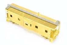 Load image into Gallery viewer, HO Brass CON OMI - Overland Models, Inc. SOU - Southern Railway Steel Bay Window Caboose W/Round Roof No. X2882 W/Vertical Brake