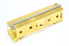 Load image into Gallery viewer, HO Brass CON OMI - Overland Models, Inc. SOU - Southern Railway Steel Bay Window Caboose W/Round Roof No. X2882 W/Vertical Brake