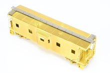 Load image into Gallery viewer, HO Brass CON OMI - Overland Models, Inc. SOU - Southern Railway Steel Bay Window Caboose W/Round Roof No. X2882 W/Vertical Brake