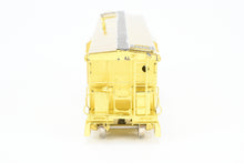 Load image into Gallery viewer, HO Brass CON OMI - Overland Models, Inc. SOU - Southern Railway Steel Bay Window Caboose W/Round Roof No. X2882 W/Vertical Brake