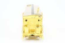 Load image into Gallery viewer, HO Brass CON OMI - Overland Models, Inc. SOU - Southern Railway Steel Bay Window Caboose W/Round Roof No. X2882 W/Vertical Brake