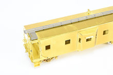 Load image into Gallery viewer, HO Brass CON OMI - Overland Models, Inc. SOU - Southern Railway Steel Bay Window Caboose W/Round Roof No. X2882 W/Vertical Brake