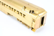 Load image into Gallery viewer, HO Brass Oriental Limited GN - Great Northern Modernized Heavyweight First Class Coach 950-961 1935 Empire Builder