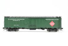 Load image into Gallery viewer, HO Brass CIL - Challenger Imports REA - Railway Express Agency 52' Steel Express Refrigerator Car FP