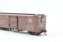 Load image into Gallery viewer, HOn3 Blackstone Models D&RGW - Denver & Rio Grande Western 30' Box Car Moffat Tunnel No. 3528 Weathered DAMAGED BRAKE WHEEL