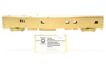 Load image into Gallery viewer, HO Brass Oriental Limited GN - Great Northern Streamlined "Empire Builder" 1200 Baggage Dorm