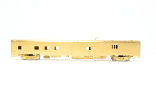 Load image into Gallery viewer, HO Brass Oriental Limited GN - Great Northern Streamlined "Empire Builder" 1200 Baggage Dorm